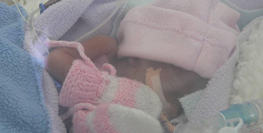 Martinka má len 12 hodín a dýchať jej pomáha ventilátor