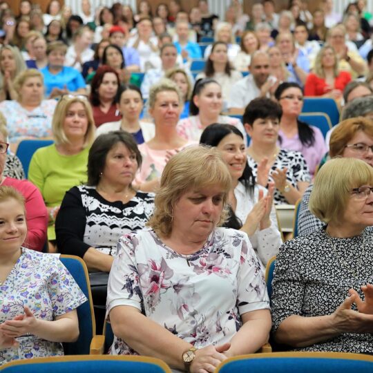 Oslava Medzinárodného dňa sestier vo FNsP Nové Zámky odborný seminár i poďakovanie