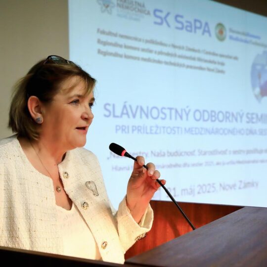 Oslava Medzinárodného dňa sestier vo FNsP Nové Zámky odborný seminár i poďakovanie