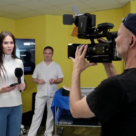 Neurochirurgovia z Nových Zámkov ako prví na Slovensku operovali chrbticu novou biportálnou endoskopiou
