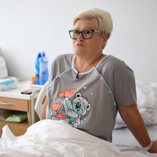 Neurochirurgovia z Nových Zámkov ako prví na Slovensku operovali chrbticu novou biportálnou endoskopiou
