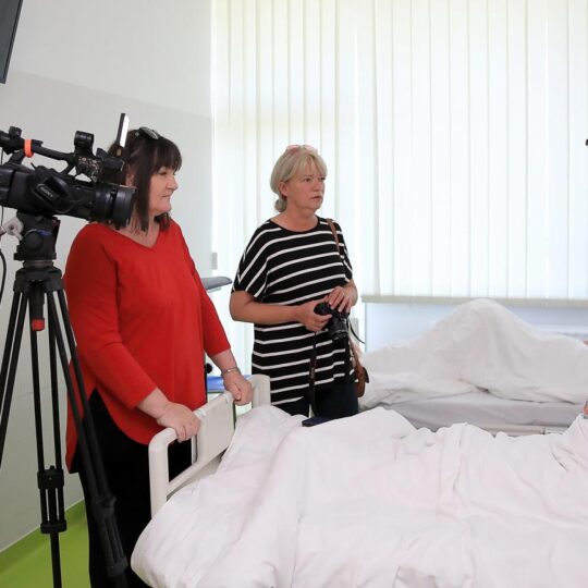 Neurochirurgovia z Nových Zámkov ako prví na Slovensku operovali chrbticu novou biportálnou endoskopiou