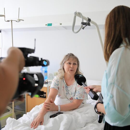 Neurochirurgovia z Nových Zámkov ako prví na Slovensku operovali chrbticu novou biportálnou endoskopiou