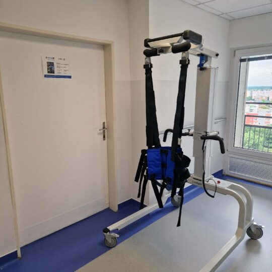 Rehabilitácia pacienta po mozgovej porážke robotickým systémom