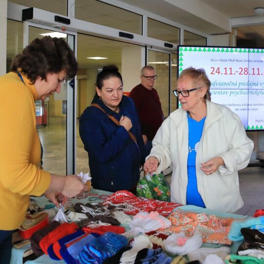 Predvianočná predajná výstava prác pacientov psychiatrického oddelenia