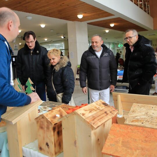 Predvianočná predajná výstava prác pacientov psychiatrického oddelenia