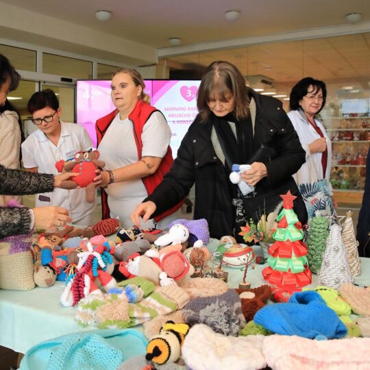 Predvianočná predajná výstava prác pacientov psychiatrického oddelenia