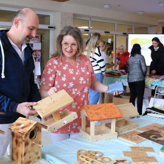 Predvianočná predajná výstava prác pacientov psychiatrického oddelenia