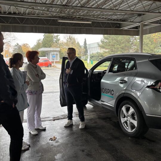 Za pacientmi budú jazdiť novým autom vybaveným najmodernejším zdravotníckym zariadením. Za pacientmi budú jazdiť novým autom vybaveným najmodernejším zdravotníckym zariadením.