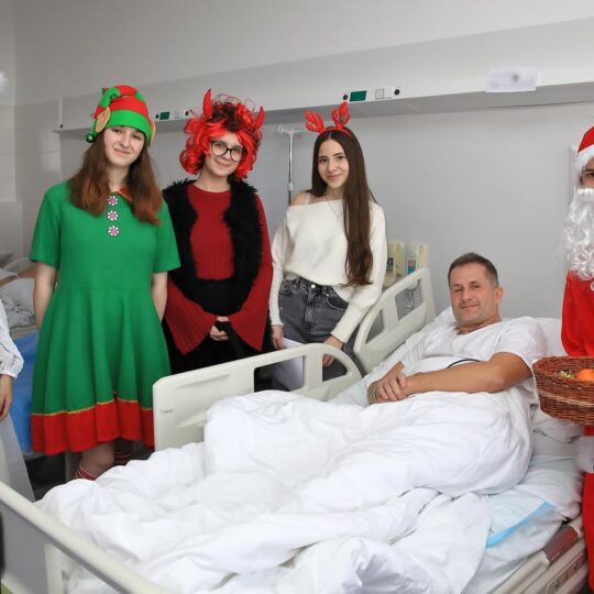 FNsP NZ - Mikuláš priniesol radosť pre malých aj veľkých pacientov