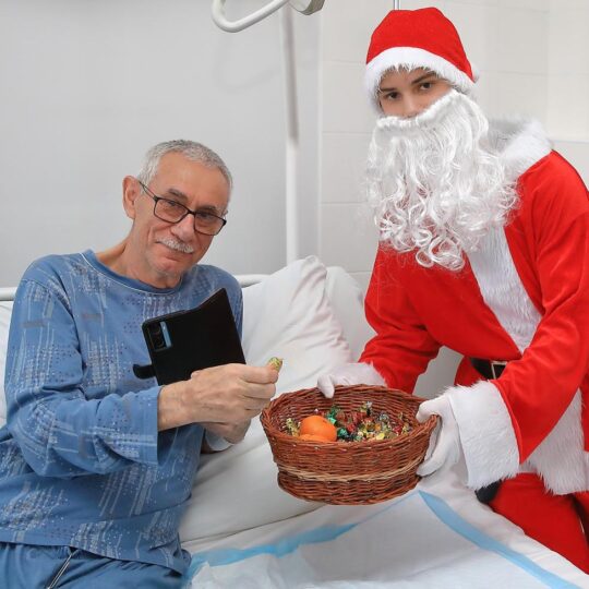 FNsP NZ - Mikuláš priniesol radosť pre malých aj veľkých pacientov