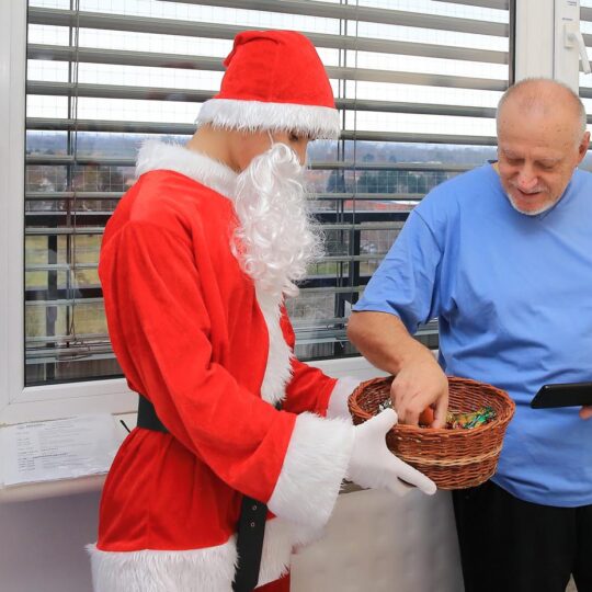 FNsP NZ - Mikuláš priniesol radosť pre malých aj veľkých pacientov