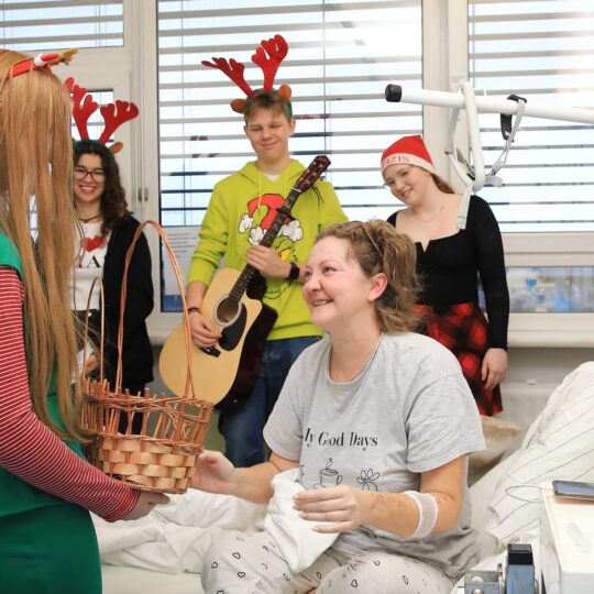 FNsP NZ - Mikuláš priniesol radosť pre malých aj veľkých pacientov