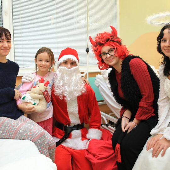 FNsP NZ - Mikuláš priniesol radosť pre malých aj veľkých pacientov